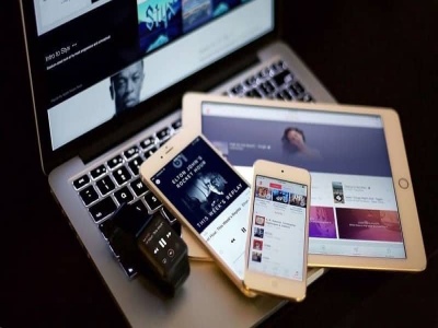 iPhone và Apple Watch có thể sạc không dây bằng MacBook cực tiện lợi