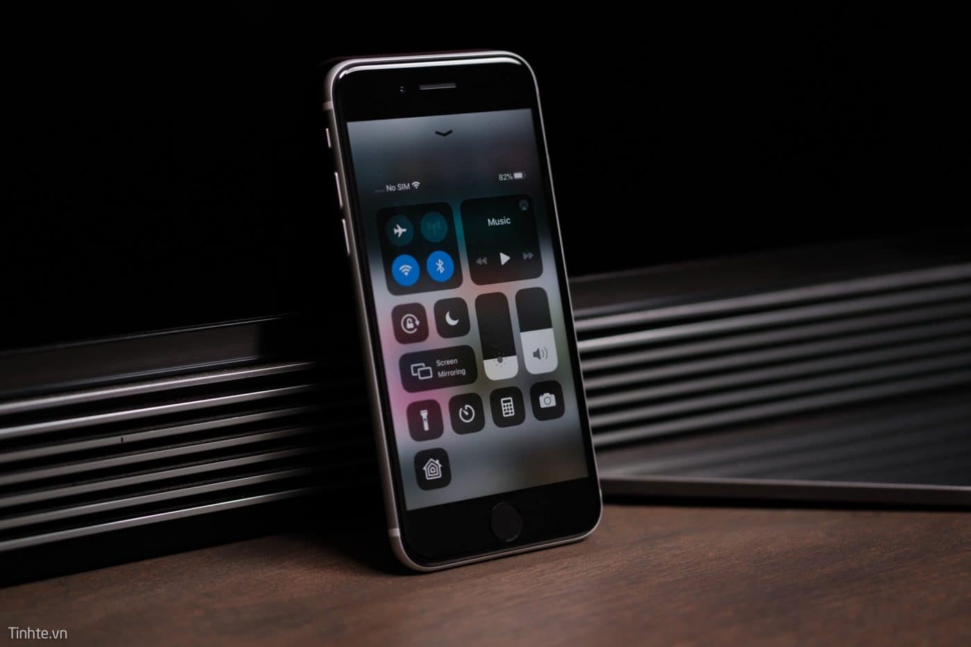 Sạc đầy pin iPhone SE2 bằng sạc 18W mất bao lâu?
