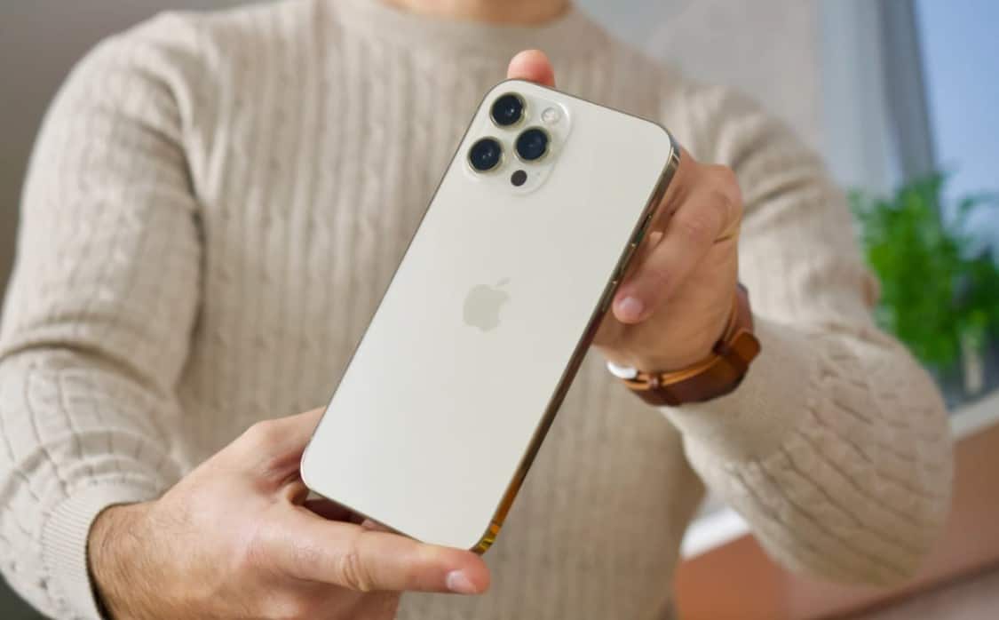 Chiêm ngưỡng các phiên bản màu sắc của iPhone 12 Pro và iPhone 12 Pro Max: Bạn thấy màu nào đẹp nhất?