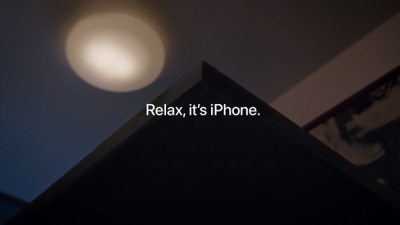 Apple khoe khoang độ bền của iPhone 13 qua hai clip quảng cáo mới