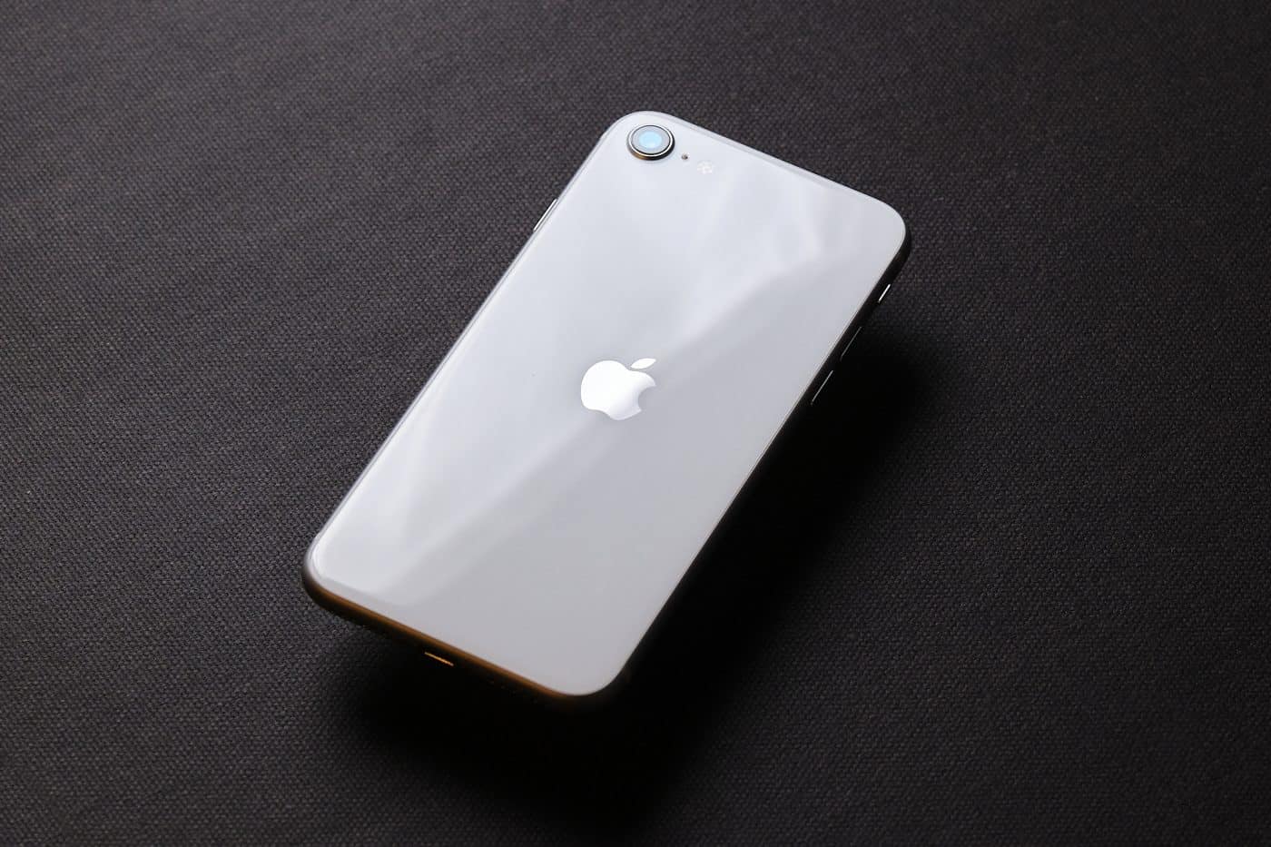 Đánh giá iPhone SE 2020 - Sự lựa chọn hoàn hảo cho những ai yêu thích sự đơn giản, nhỏ gọn