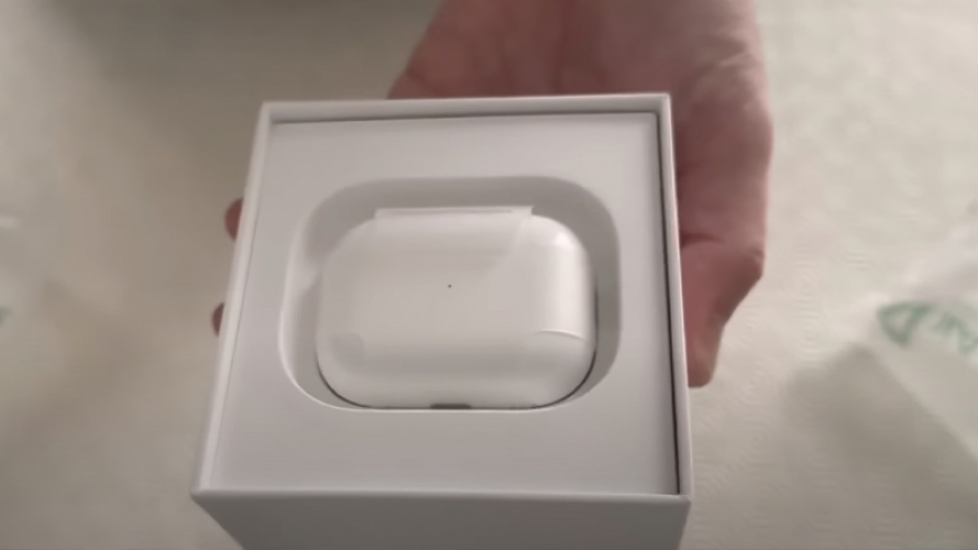 Đập hộp AirPods Pro 2: Có gì thú vị ở thế hệ tai nghe mới nhất của Apple?