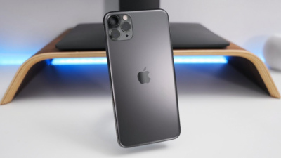 Giá bán iPhone 11 Pro Max trong năm 2022, sử dụng có còn tốt không, có nên mua không?