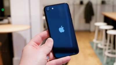 iPhone SE 2022 là điện thoại đầu tiên được làm bằng nhôm không carbon
