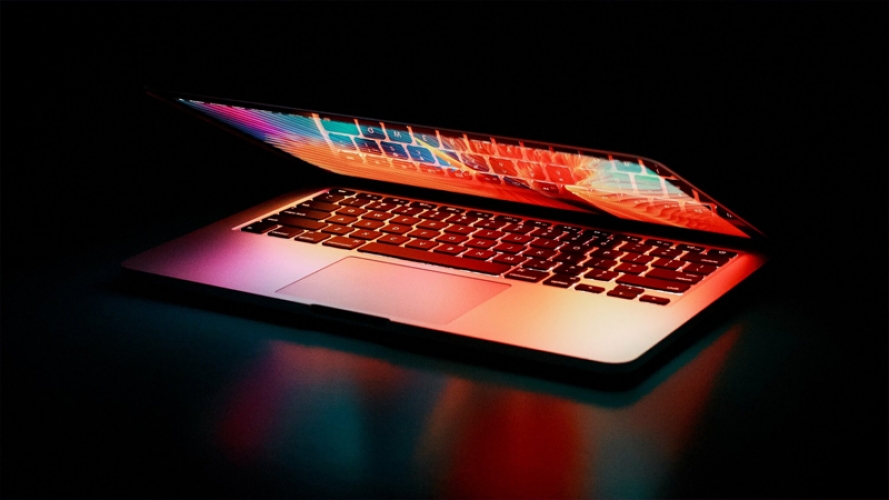 MacBook với màn hình OLED bị trì hoãn vì Apple đang phải vật lộn để tiết kiệm chi phí