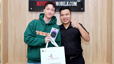 ST Sơn Thạch chuẩn “soái ca” bên iPhone 14 Pro Max