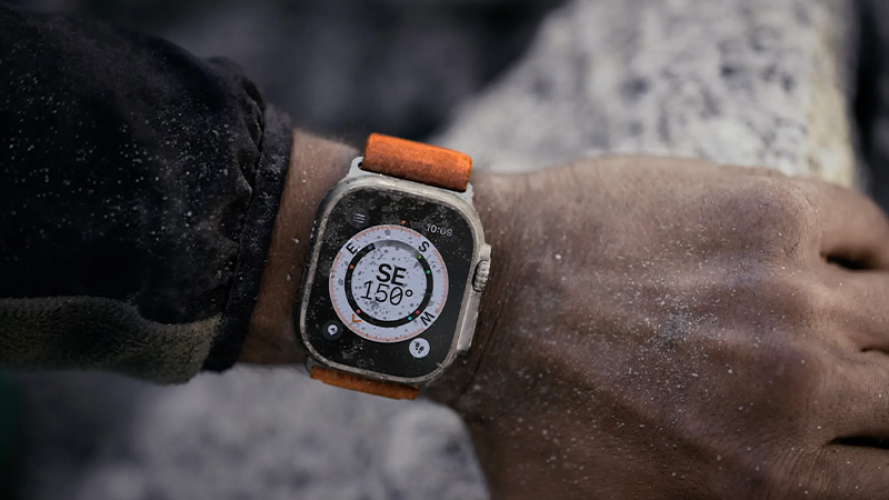 Trên tay Apple Watch Ultra mới của Apple: thật sự LỚN nhưng không hề nặng