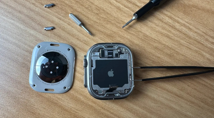Mổ bụng và tháo tung Apple Watch Ultra: Cực kỳ khó tháo rời, đừng dại dột mở ra