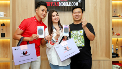Thanh Duy & Kha Ly tay trong tay rinh iPhone 14 Pro Max
