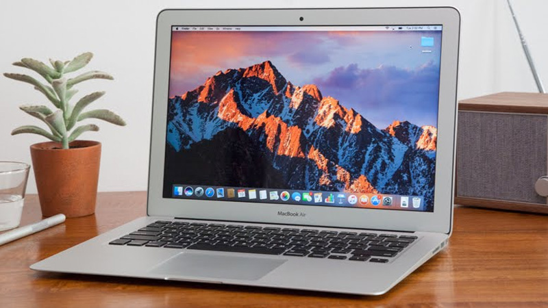 MacBook Air 13 inch 2017 128GB - Like New