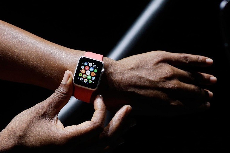 Apple Watch S3 có lẽ là chiếc đồng hồ thông minh đời cũ vẫn được săn đón nhất của Apple. Tất cả các tính năng hiện đại nhất của một chiếc đồng hồ đều được tích hợp trong sản phẩm này, dù ra đời khá sớm nhưng đây là chiếc đồng hồ nền tảng cho các cải tiến tiếp nối sau này.