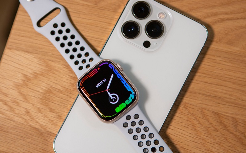Tính năng Always-On Display ban đầu được hãng áp dụng trên Apple Watch 