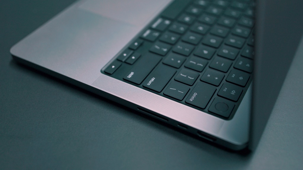 MacBook Pro 14 inch có phải lựa chọn tuyệt vời dành cho những người dùng không chuyên nghiệp?