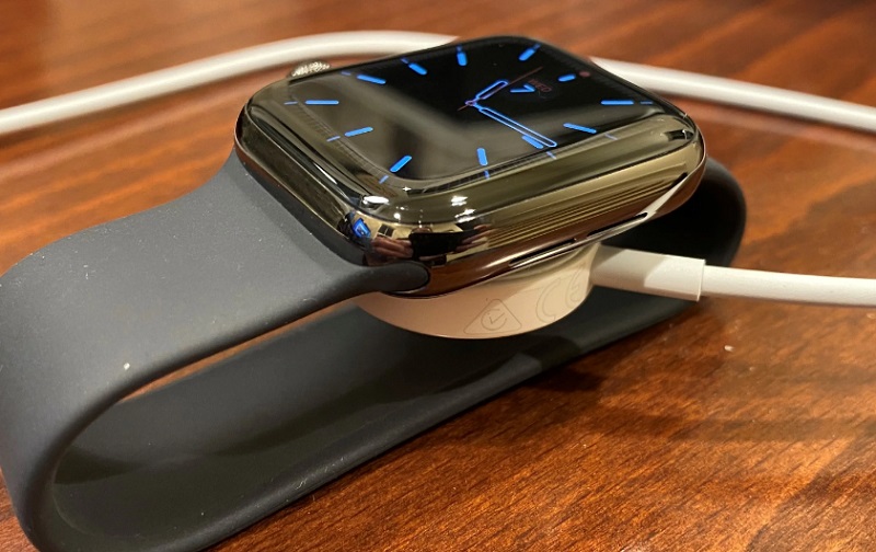Nên chọn Apple Watch nhôm hay thép không gỉ?