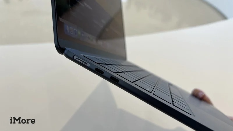 Trên tay đánh giá chiếc M2 MacBook Air 2022: Liệu có đáng mua?