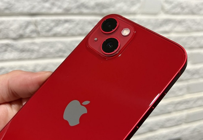 iPhone 13 màu đỏ phù hợp cho người mệnh Sửu mang lại may mắn 