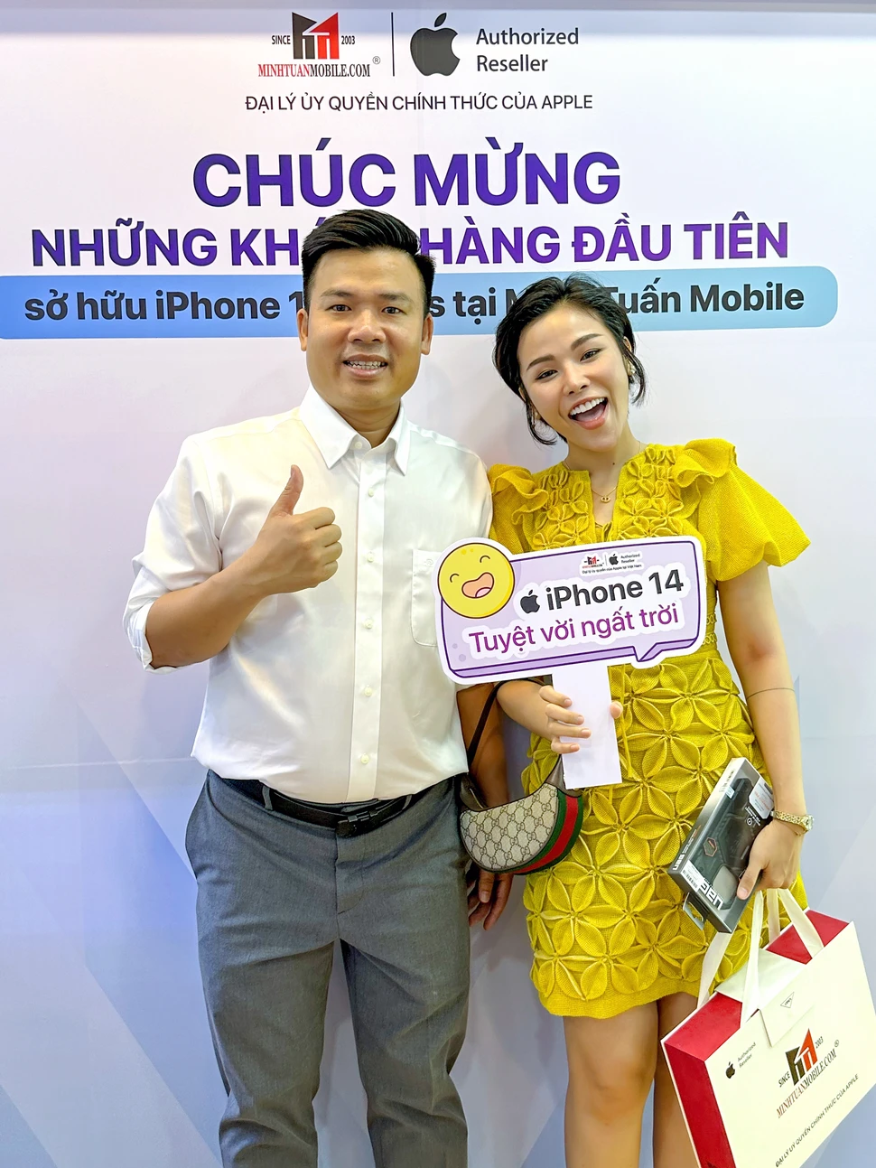 Trương Thảo Nhi rạng rỡ sắm iPhone 14 Pro Max