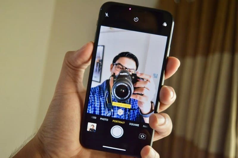 Camera trước 7 MP có tính năng Portrait Lightning và Portrait Mode Selfie.